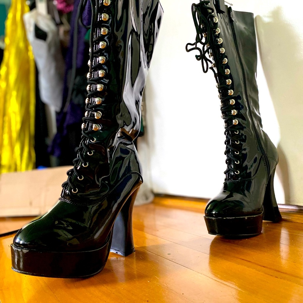 Ellie Shoes~ 5.5” heel “Gina” boots, size 8
